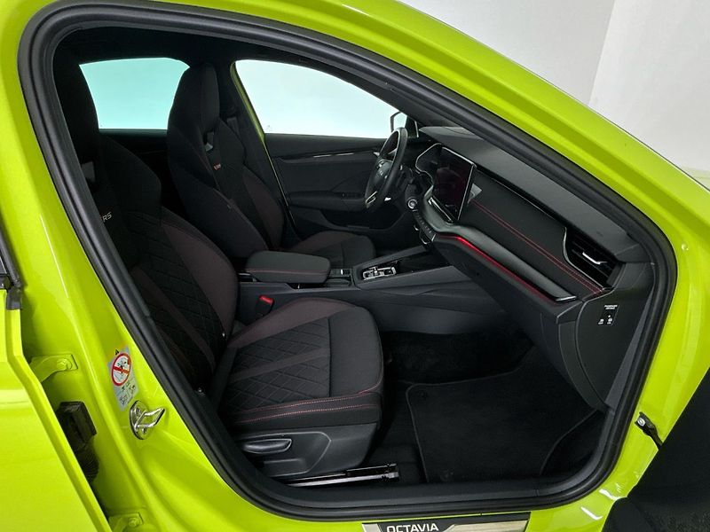 Škoda Octavia RS DSG - fotka 9 z 29