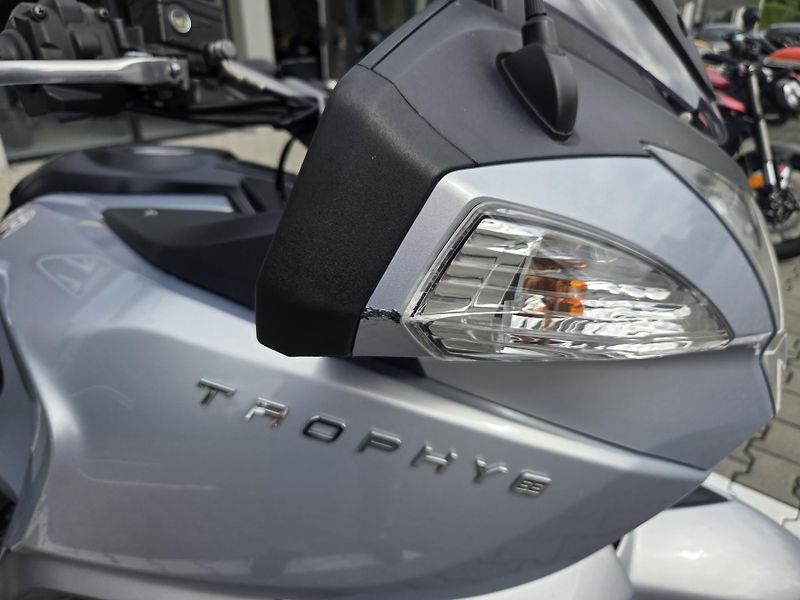Triumph Trophy 1200 (2012) SE  - fotka 12 z 14