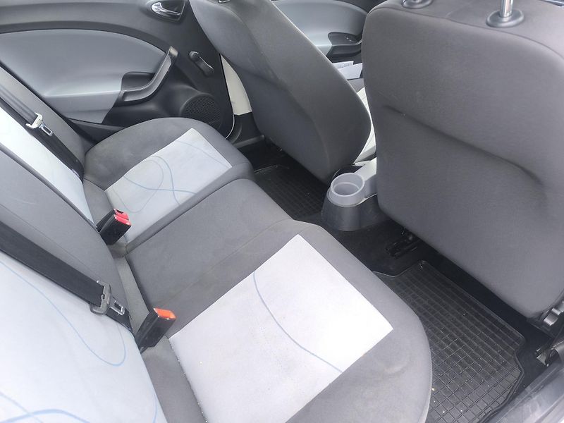 Seat Ibiza KRÁSNÁ,145KM,1.MAJITEL - fotka 7 z 16