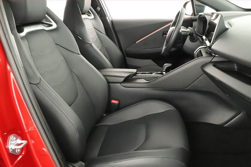 Toyota C-HR (2025) 2.0 Plug-in - fotka 7 z 30
