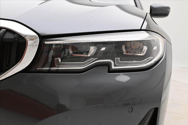 BMW Řada 3 2,0 320d 140 kW STEPTRONIC Zár - fotka 29 z 31