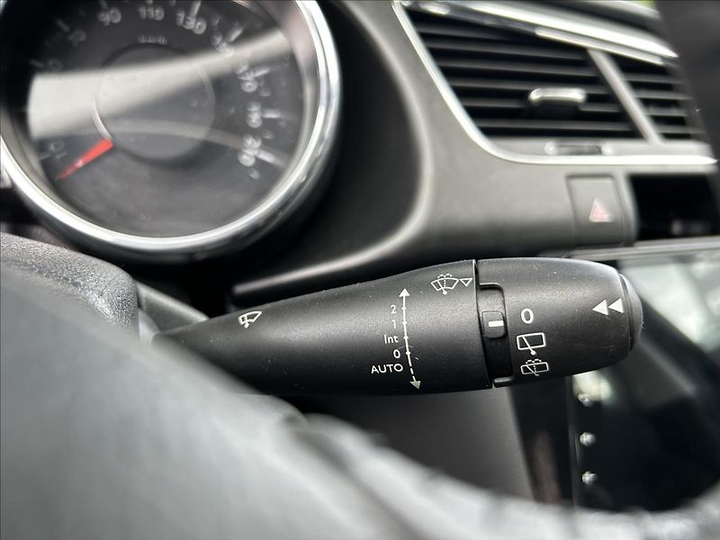 Peugeot 3008 1,6 HDi  Tažné,ALU,Klimatizace - fotka 26 z 43