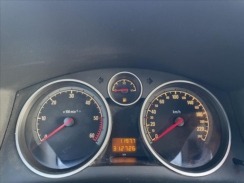 Opel Zafira 1,9 CDTI*88kW*7.míst*Servis - fotka 12 z 36