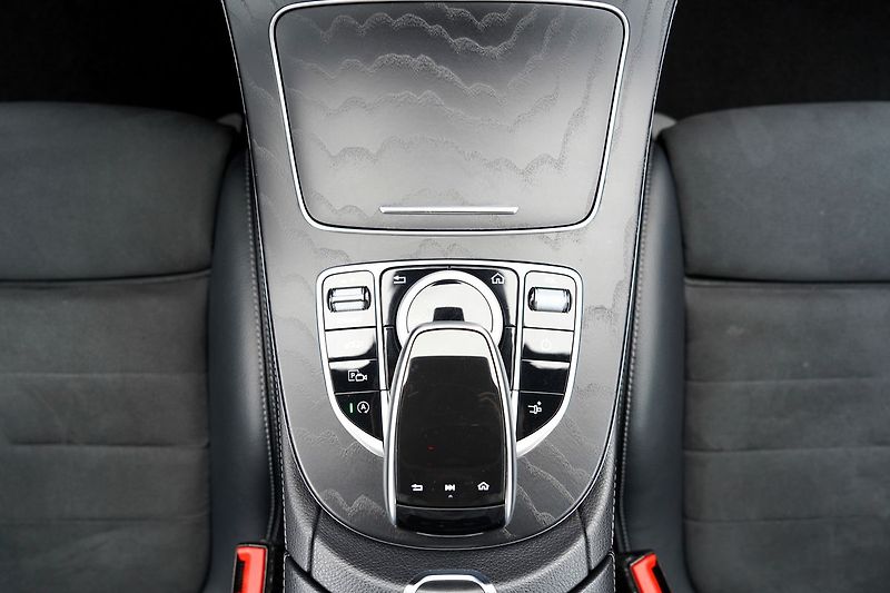 Mercedes-Benz Třídy E E 450 AMG 4Matic+, 370PS - fotka 27 z 43
