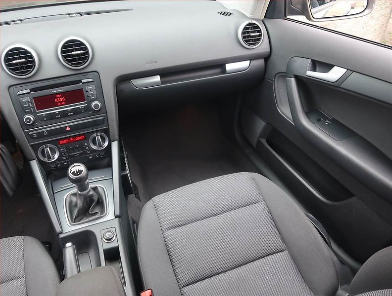 Audi A3 (2011) 1.6 TDI, Tempomat - fotka 8 z 18