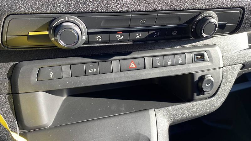 Opel Vivaro L1H1 (M) Panel Van 2.0L MT6 wi - fotka 12 z 17