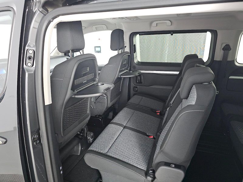 Toyota ProAce Verso (2026) L2 2.2D 180k AT FAMILY 8S - fotka 8 z 32