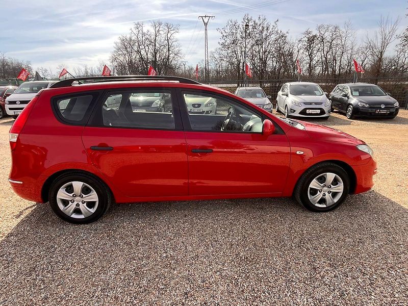 Hyundai i30 1.6CRDI 66kw - fotka 6 z 31