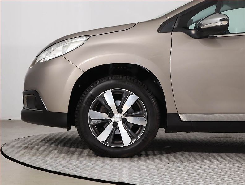 Peugeot 2008 (2016) 1.6 BlueHDi, Serv.kniha - fotka 15 z 21