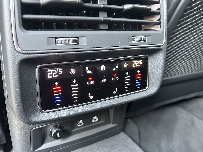 Audi Q8 50 TDI quattro ZÁRUKA - fotka 32 z 35