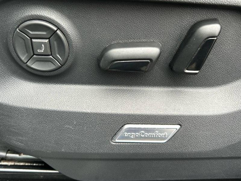 Volkswagen Touareg (2021) V6 3.0TDI 8AT 4MOTION R-Line - fotka 11 z 35