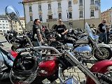 Motorkáři v Olomouci zahájili novou sezonu. Na Horní náměstí, odkud vyrazili směr Šternberk, se jich před nedělním polednem sjely stovky, 26. května 2024