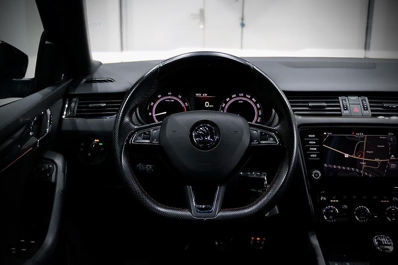 Škoda Octavia 3 FL Combi 2.0 TSI 169 kW RS - fotka 19 z 39