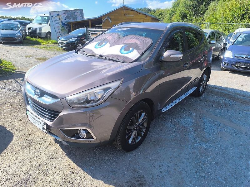 Hyundai ix35 2.0D4X4,90KM,MAX VÝBAVA,KRÁSNÝ - fotka 3 z 27
