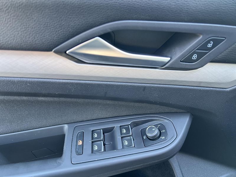 Volkswagen Golf 1.0TSi 81kw NAVI KOUPENO V ČR - fotka 12 z 46