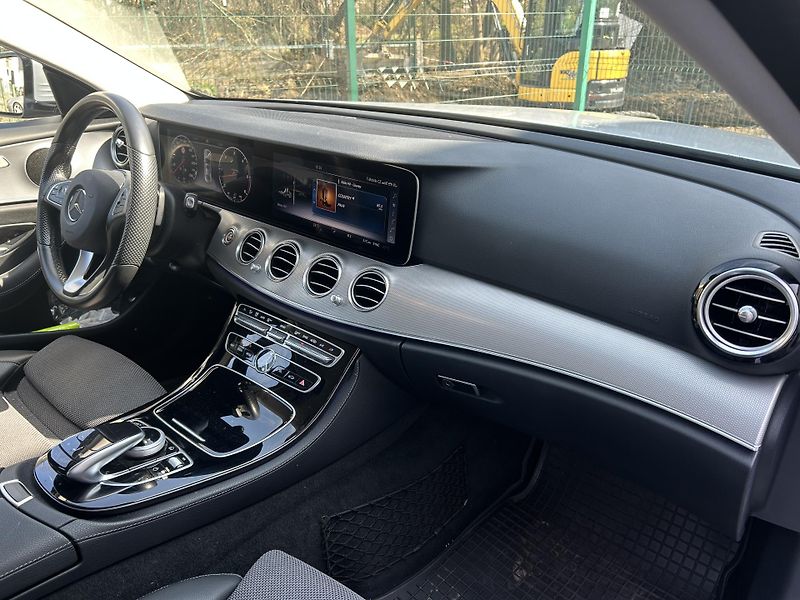 Mercedes-Benz Třídy E E 350d 190kW nové v ČR 58639km - fotka 41 z 61