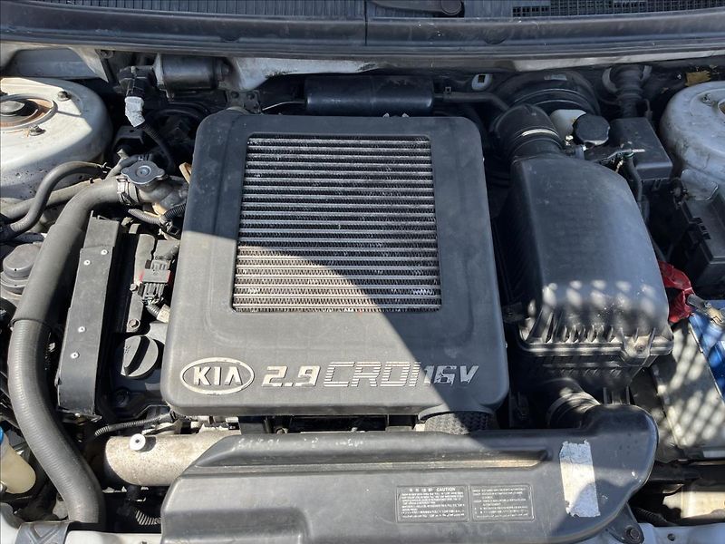 Kia Carnival 2,9 CRDi 6.MÍST STK 5/2028 - fotka 26 z 31