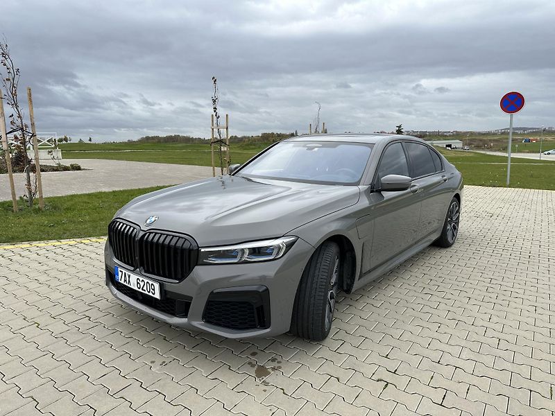 BMW Řada 7 (2019) BMW 745Le xDrive LONG aut. ser - fotka 7 z 57