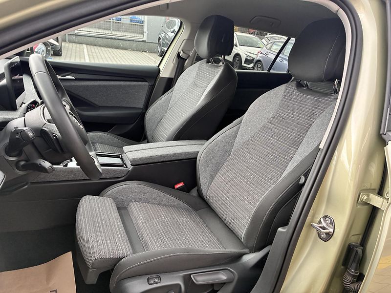 Škoda Superb 110KW,  REZERVACE - fotka 11 z 38