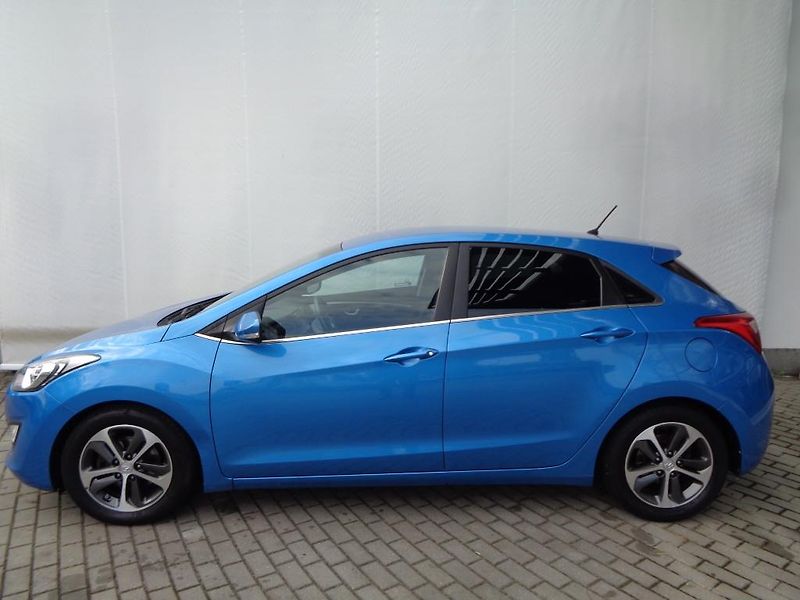 Hyundai i30 1.6i GDI Weekend - fotka 3 z 25