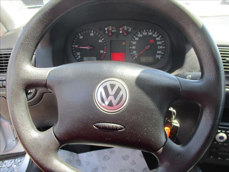 Volkswagen Golf 1,9 TDi,96kW,digiklima,servis, - fotka 17 z 26