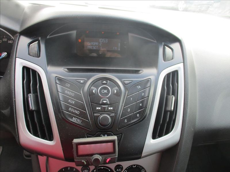 Ford Focus 1,6 TDCi, klima,serv.kniha,CZ, - fotka 15 z 29