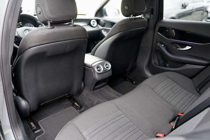 Mercedes-Benz Třídy C C 350e Plug -in hybrid/280PS - fotka 30 z 40