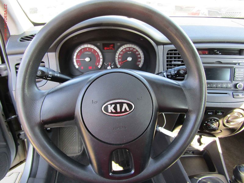 Kia Rio (2012) 1.4i, ČR, AC - fotka 13 z 17