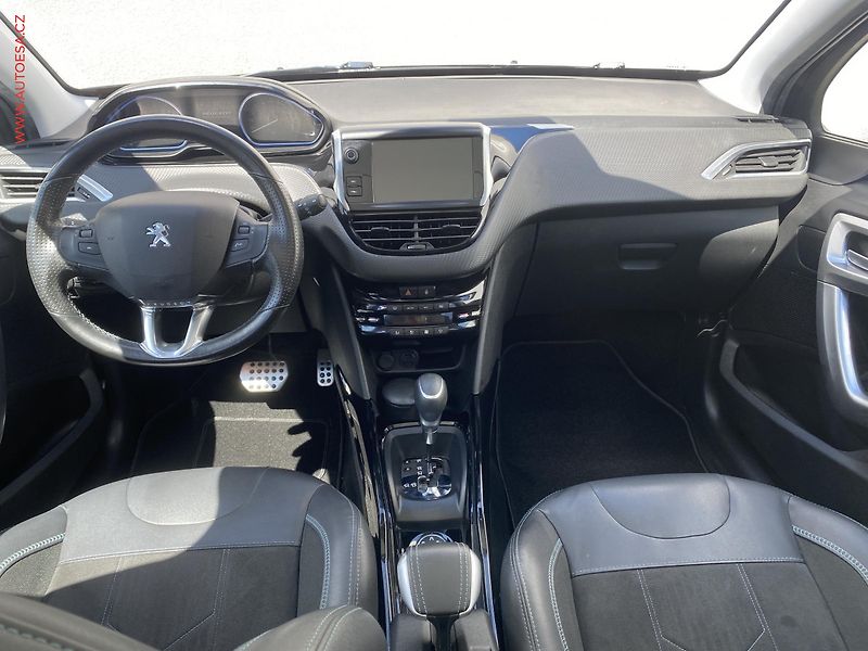 Peugeot 2008 (2018) 1.2PT, Crossway, AT, panor - fotka 8 z 17