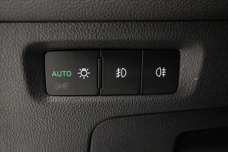 Škoda Octavia 2,0 TDI 110kW SportLINE Záruka - fotka 28 z 32
