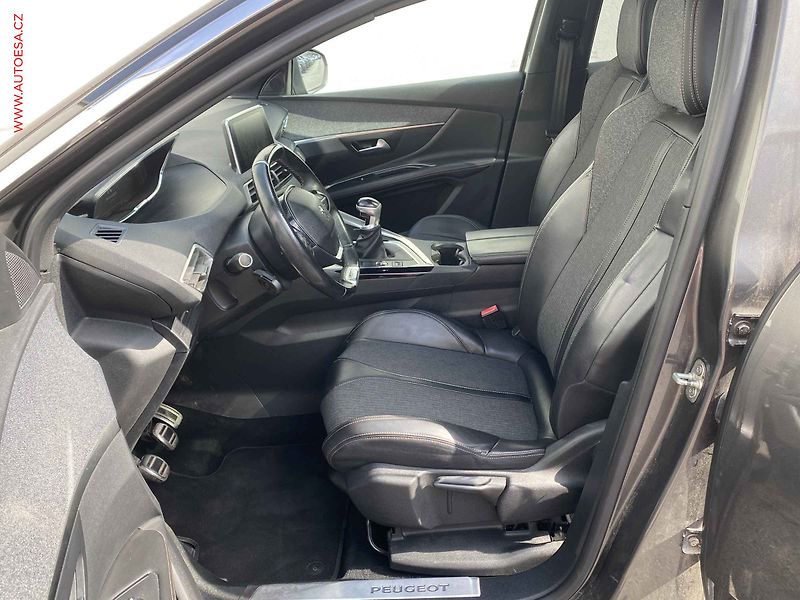 Peugeot 3008 (2018) 1.5 HDi, GT Line, LED, panor - fotka 9 z 18
