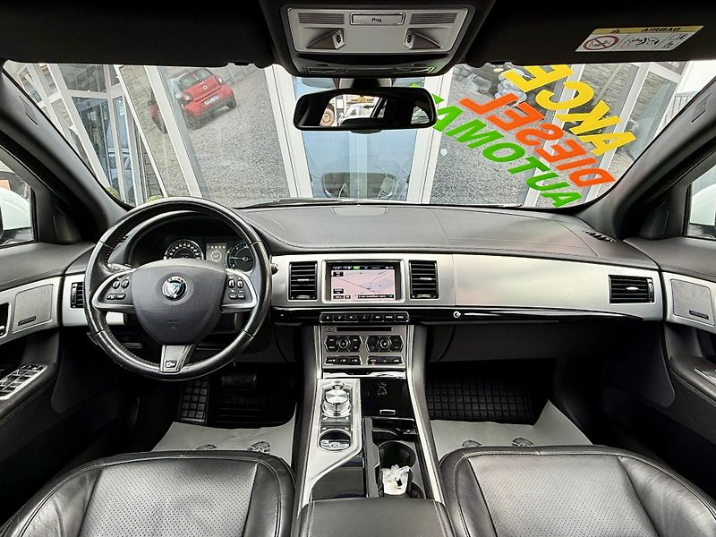 Jaguar XF 3,0 V6 Sportbrake REZERVACE - fotka 28 z 37
