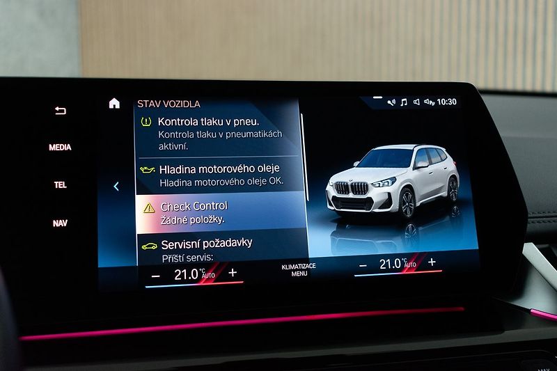 BMW X1 xDrive23d ///M*TAŽNÉ*KESSY* - fotka 39 z 49