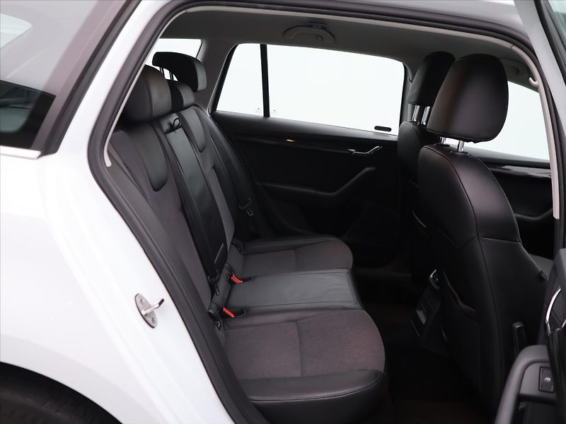 Škoda Octavia 1.6 TDI CZ Style+ LED Navi - fotka 12 z 25