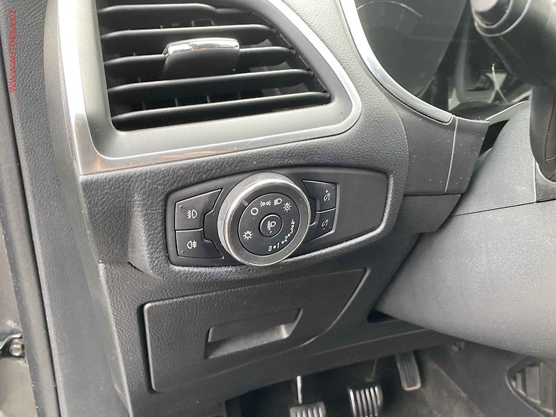 Ford S-MAX (2016) 2.0 TDCi, AC, bixen, navi - fotka 15 z 19
