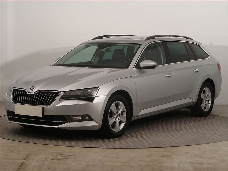 Škoda Superb (2017) 1.6 TDI, Kůže, Navi, Bi-Xenony - fotka 2 z 14