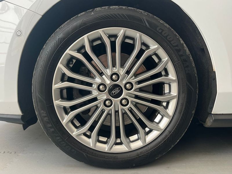 Ford Focus 2.0 EB Titanium LED - fotka 48 z 66