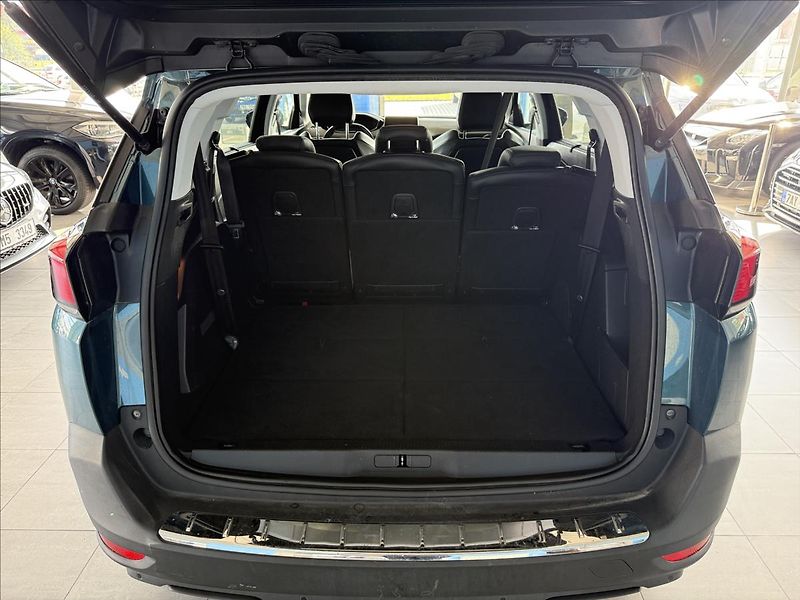 Peugeot 5008 1,5   7.MÍST,ČR,SERVISKA,ZÁRUK - fotka 17 z 20