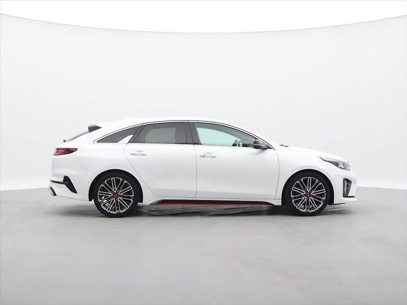 Kia Ceed 1,6 T-GDI 150kW Aut. GT CZ - fotka 8 z 27