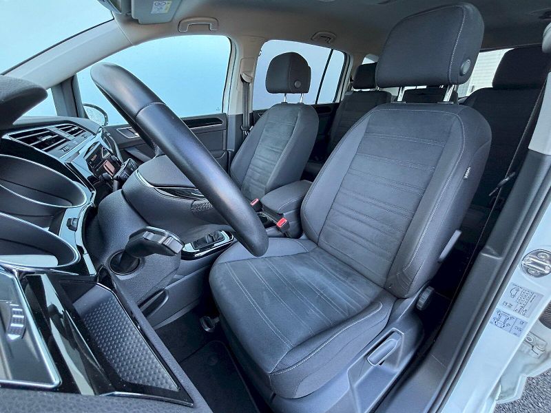 Volkswagen Touran (2022) 1.5 TSI 110kW HighLine 7 míst - fotka 6 z 35