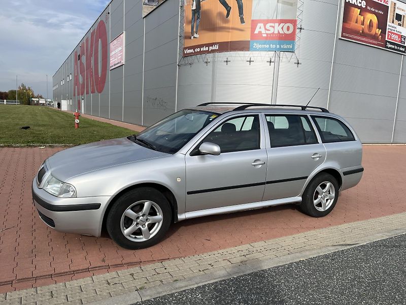 Škoda Octavia 1.9 TDi Tour - fotka 2 z 29