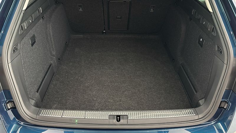 Škoda Superb 2.0 TDI DSG 4x4 Style Combi - fotka 17 z 31