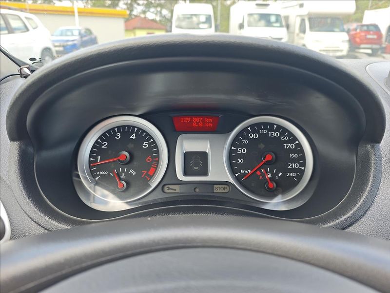 Renault Clio 1,2 16V  Authentique - fotka 18 z 19