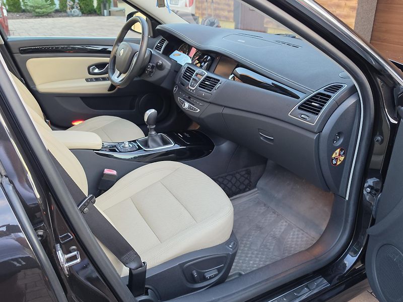 Renault Laguna 2.0dCi 131kW INITIALE*PANORAMA - fotka 42 z 58