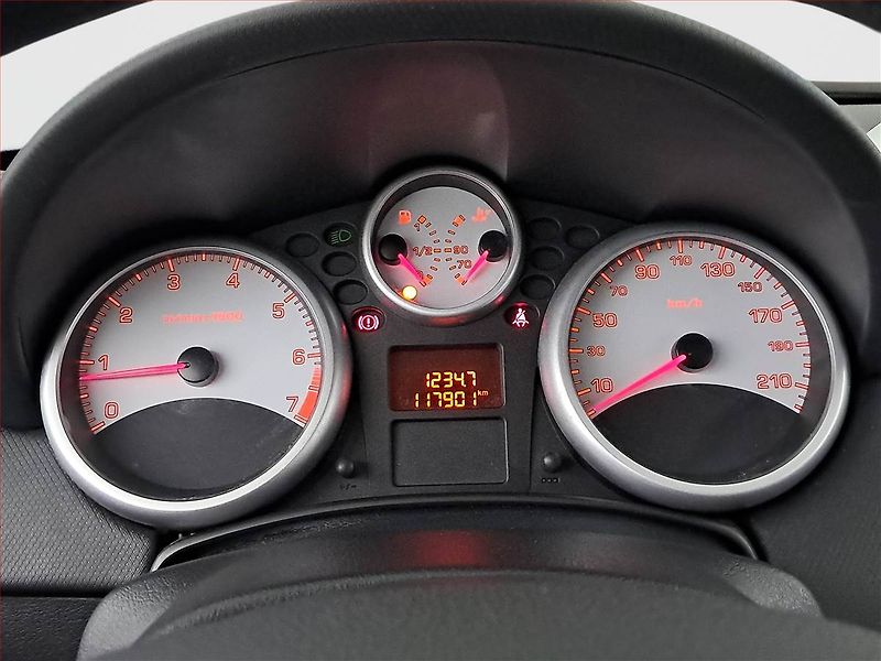 Peugeot 207 (2009) 1.4 VTi, oblíbený vůz - fotka 11 z 15