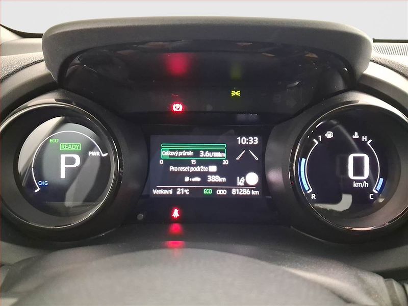 Toyota Yaris (2020) Kůže, Tempomat, Park. senzory, - fotka 11 z 19