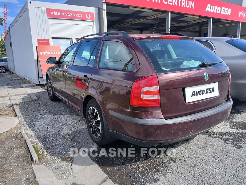 Škoda Octavia (2011) 1.6 MPi, ČR, servis.kniha, AC - fotka 2 z 3