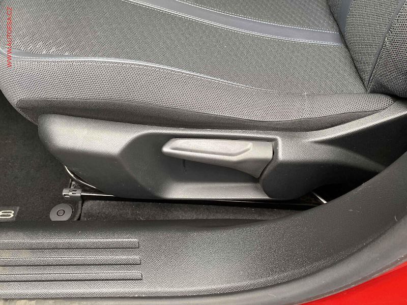 Peugeot 2008 (2020) 1.5 HDi, Allure, AT - fotka 14 z 18