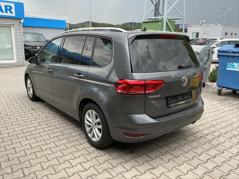 Volkswagen Touran 1,6 TDI DSG Panorama LED 1.Maj - fotka 7 z 12
