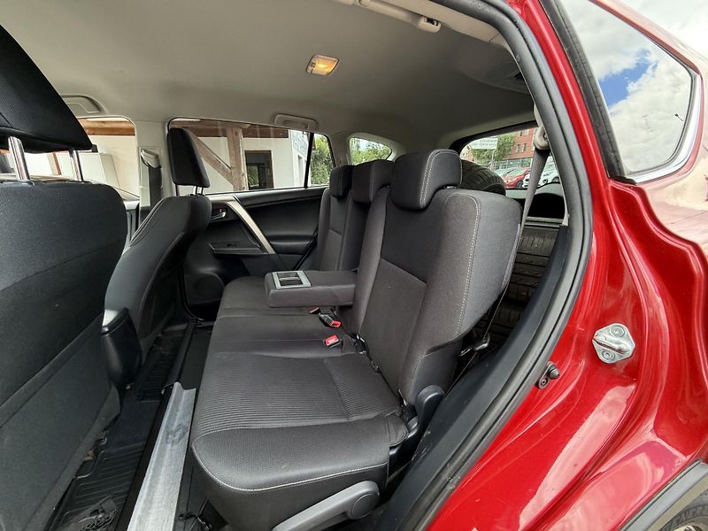 Toyota RAV4  2.2 D-4D 110 kW Active 4x4 - fotka 21 z 23
